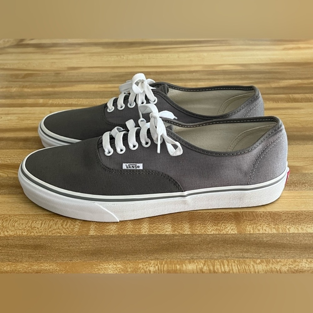 Vans Authentic Grey/White Men’s Size 11
2E Wide width